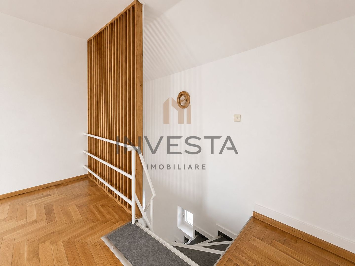 Vila spatioasa cu 15 camere de inchiriat in zona Andrei Muresanu - Poză 18