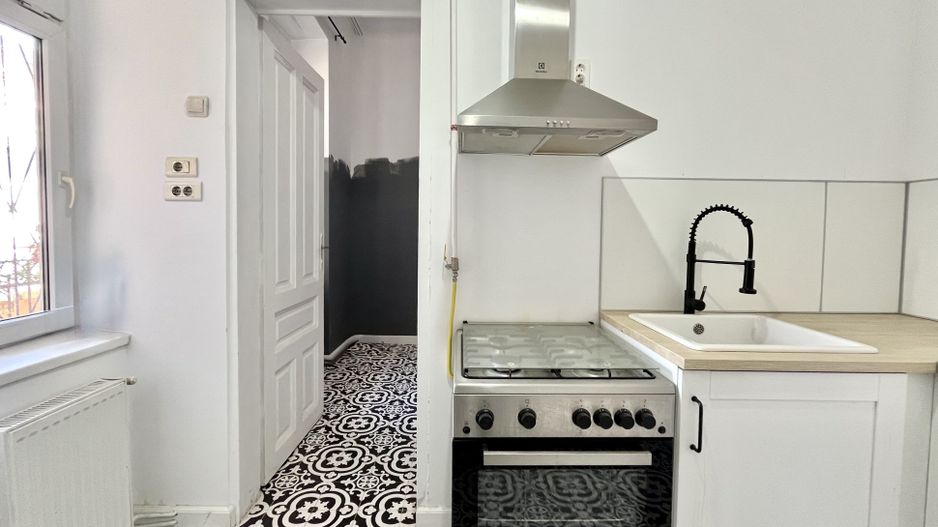 Un apartament spațios cu  2 camere, in , zona Centrala - Take Ionescu - Poză 11