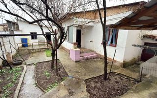 Vila-in-zona-Parcului-Nicolae-Romanescu-curte-mare-doua-constructii - Poză 1