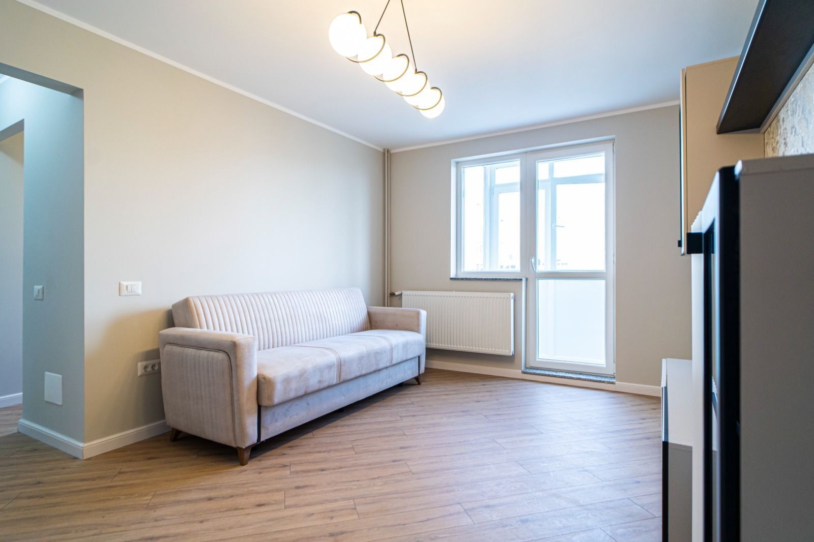 2 camere de închiriat, mobilat modern, totul nou, Metrou Râul Doamnei - Poză 1