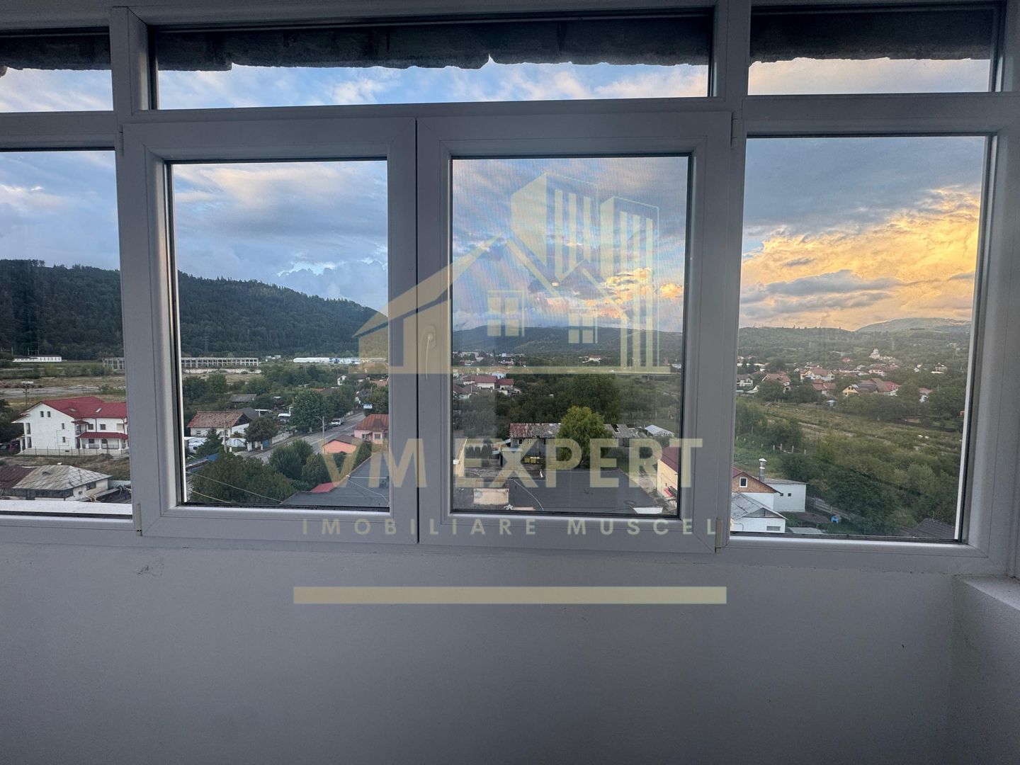 APARTAMENT 3 CAMERE ETAJ 7/8 BLOC UNICAT CAMPULUNG OFERTARE MULTIPLĂ OPEN HOUSE 01.09.25-02.09.25 - Poză 11