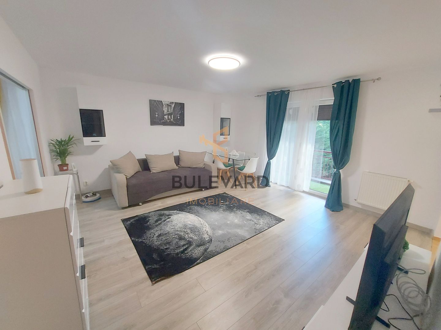 Apartament cu 2 camere,  zona strazii Eroilor! - Poză 2