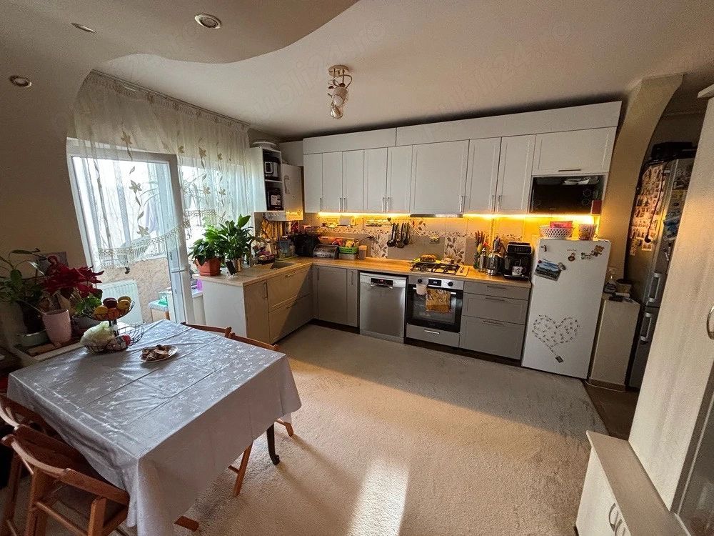 Vand apartament 3 camere | 64 mp | Etaj 1 | Parcare inclusă | Proprietar - Poză 1