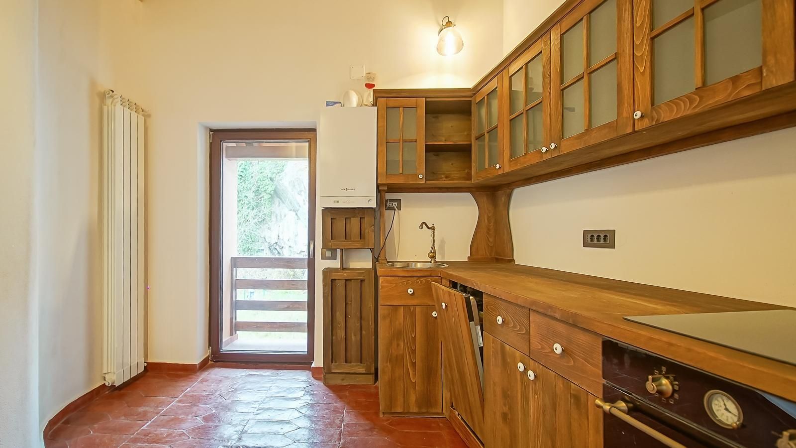 Închiriez casă în Centrul Brasovului/ curte privata - Poză 10