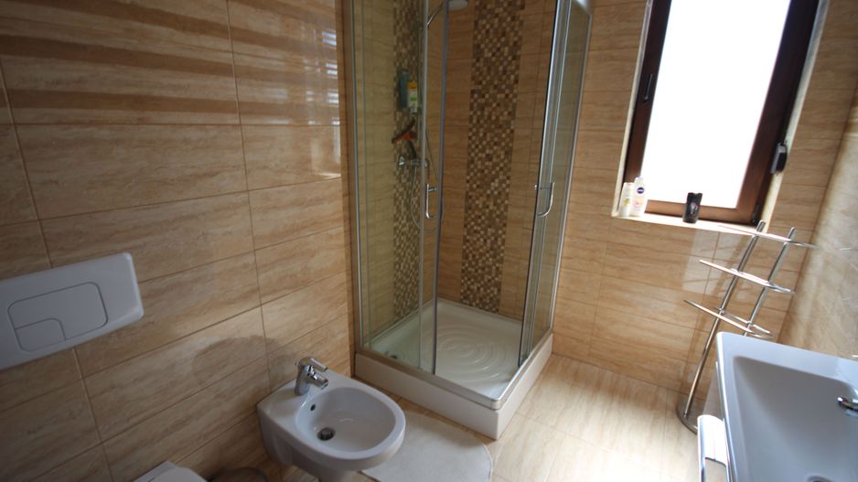 Spațios 4 camere, zona Braytim - Poză 13