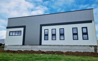 Hala industriala, 1300 mp construiti, 3000 mp teren, toate utilitatile - Poză 1