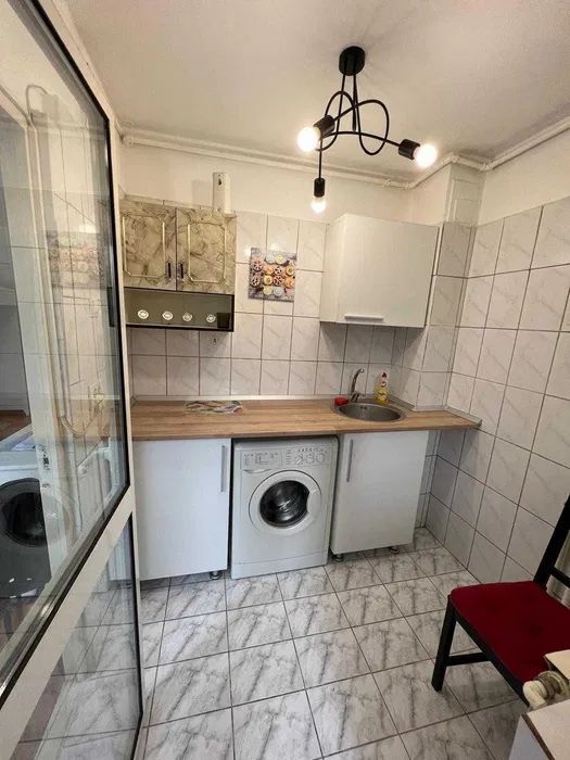 GARSONIERA CRANGASI, BUCATARIE INCHISA, MOBILAT/UTILAT MODERN - Poză 7