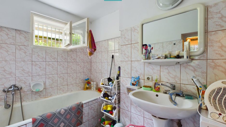 Apartament la casă cu 4 camere în Pârneava - Poză 4