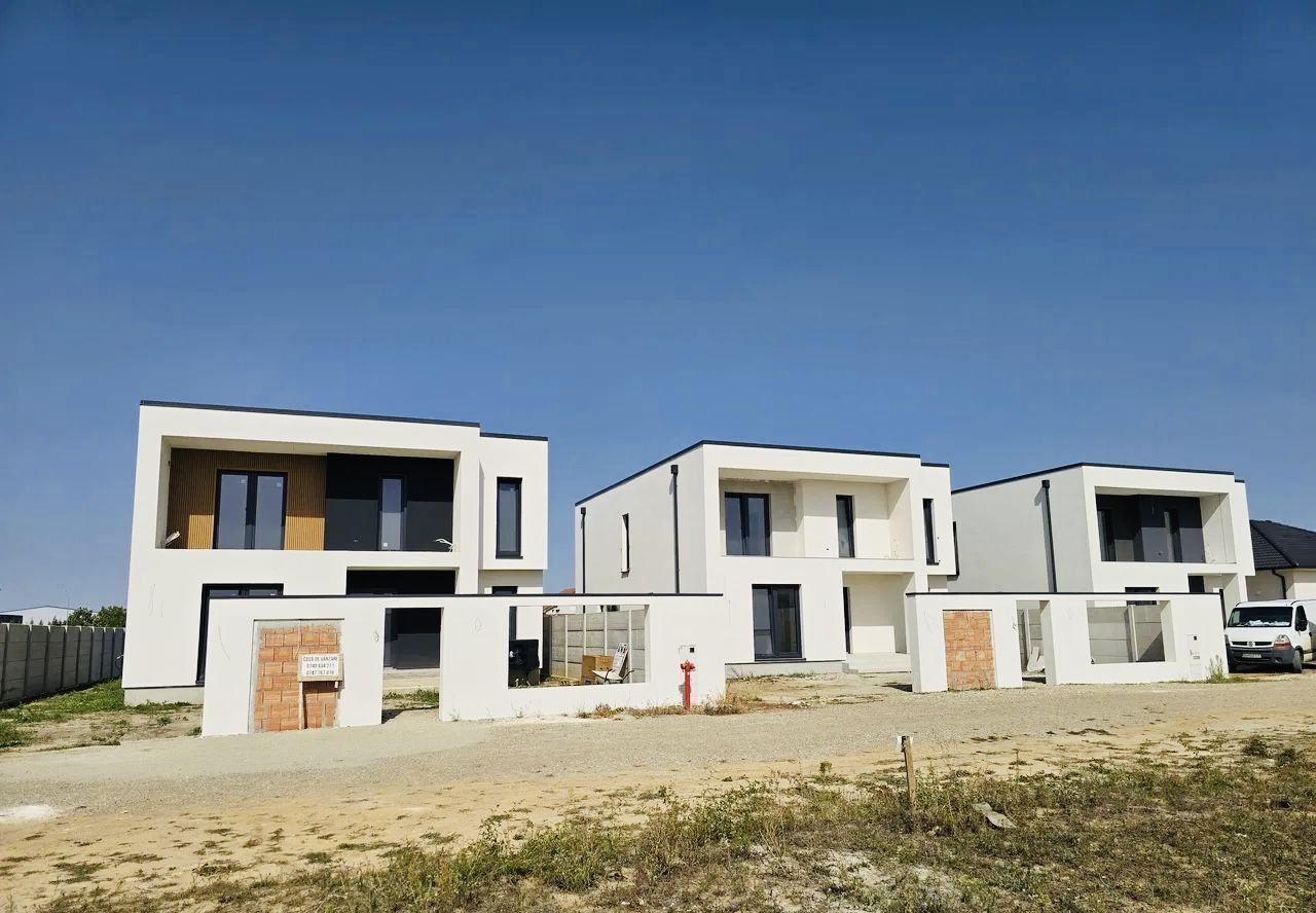Casǎ de vânzare  P+E Sânmartin Beverly- Hills - Poză 3