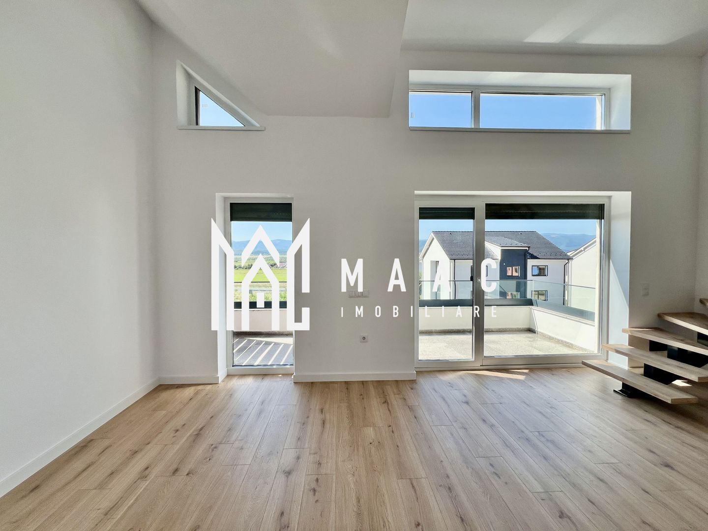Penthouse Elegant pe 2 Niveluri cu Terasă și Vedere Superbă - Poză 15