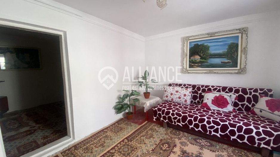 Murfatlar (COD 07)Casă bătrânească locuibilă cu teren de 300 mp - Poză 3