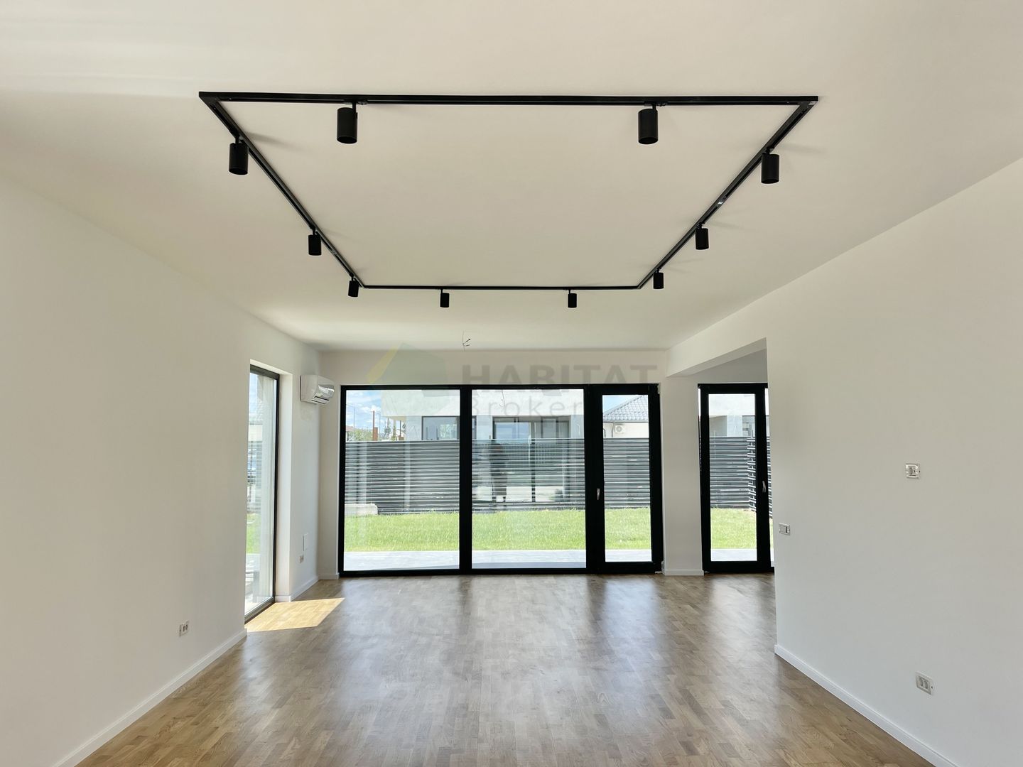 Vila Individuala 5 camere Tunari - Poză 4