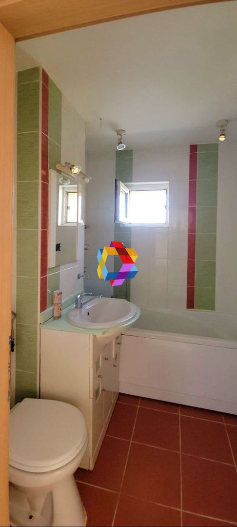 Apartament cu patru camere, zona Grivitei 80mp - Poză 6