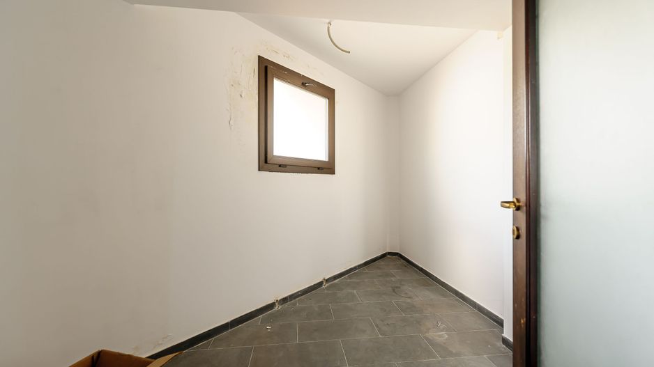 Clădire comercială în zona Grădiște. - Poză 7