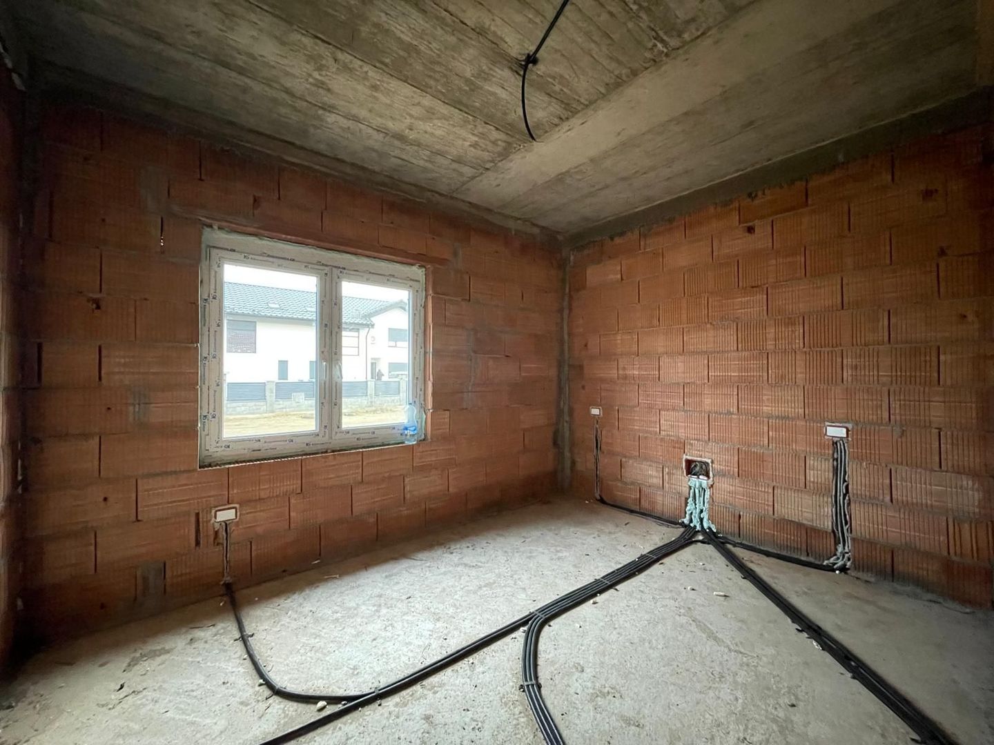 Duplex unit prin cam. tehnica - pe parter - 4 camere - Mosnita Noua - Poză 6