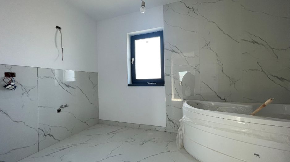 Duplex modern despartit prin baie - Mosnita Noua - Poză 10