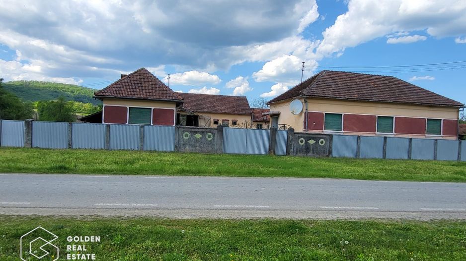 Casa  cu 3 corpuri de cladire, sat Lalasint - Poză 1