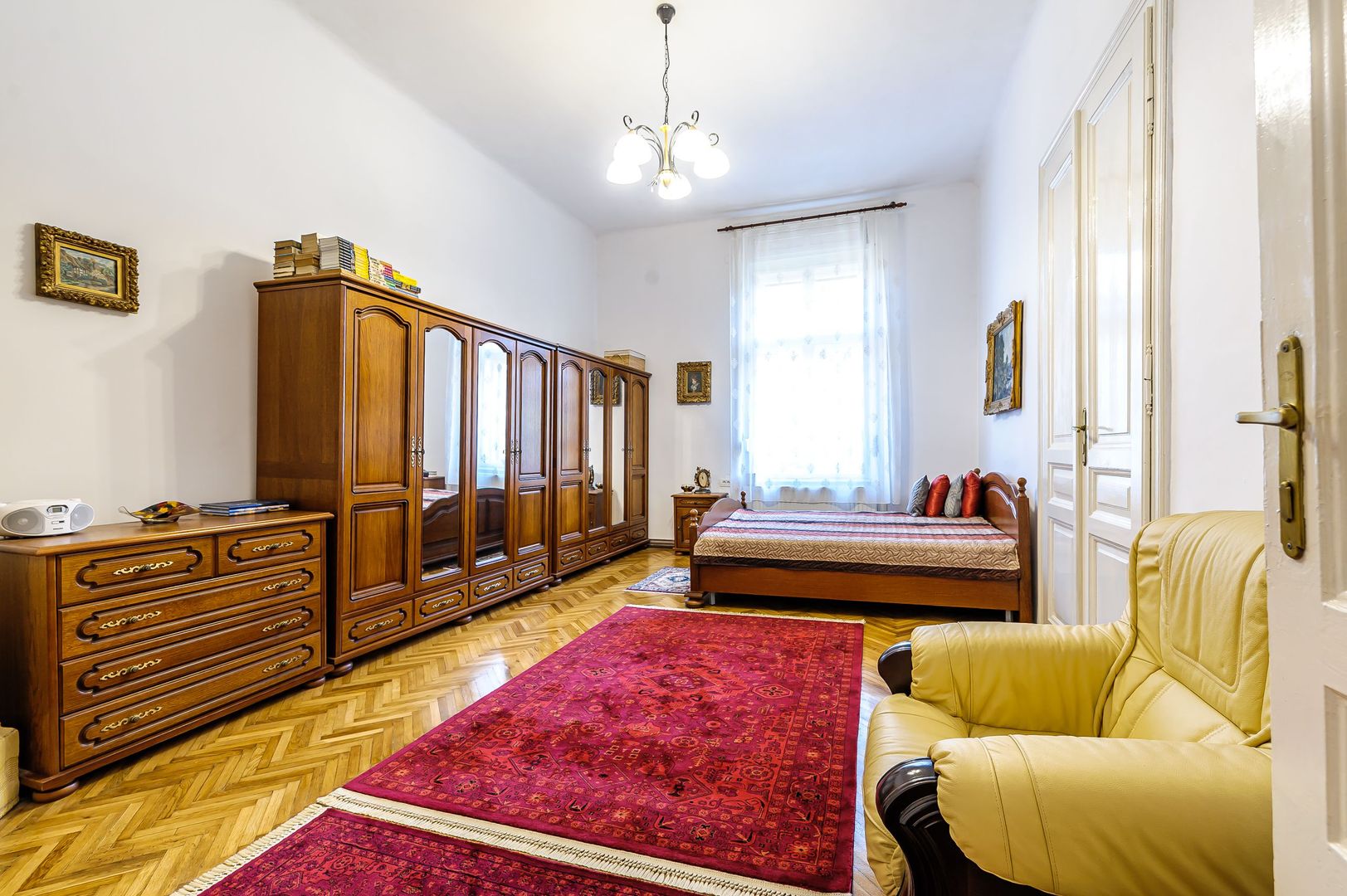 Apartament cu 4 camere zonă ultracentrală - Poză 3