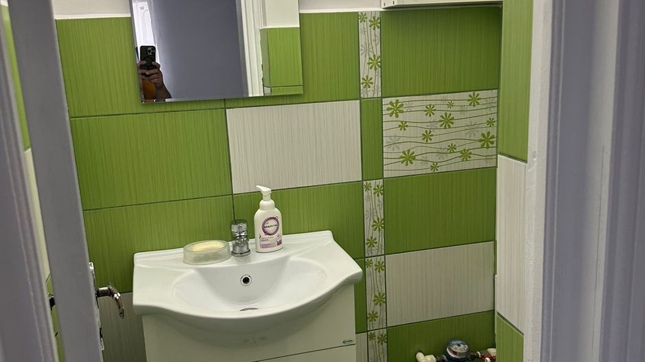 De vanzare apartament cu 3 camere, zona Faleza, etaj 7/8, 149.000 euro - Poză 5