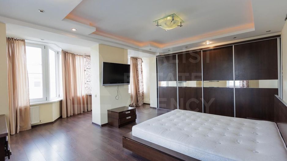 Vânzare, 3 dormitoare + living, str. Vasile Alexandri, Centru - Poză 12