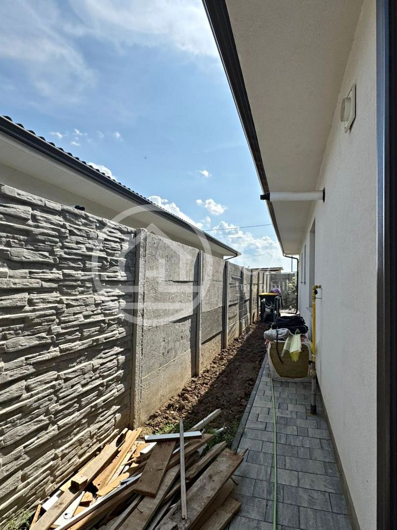 Casă de vânzare cu 3 camere si o anexa  in Sântandrei, Bihor - Poză 8