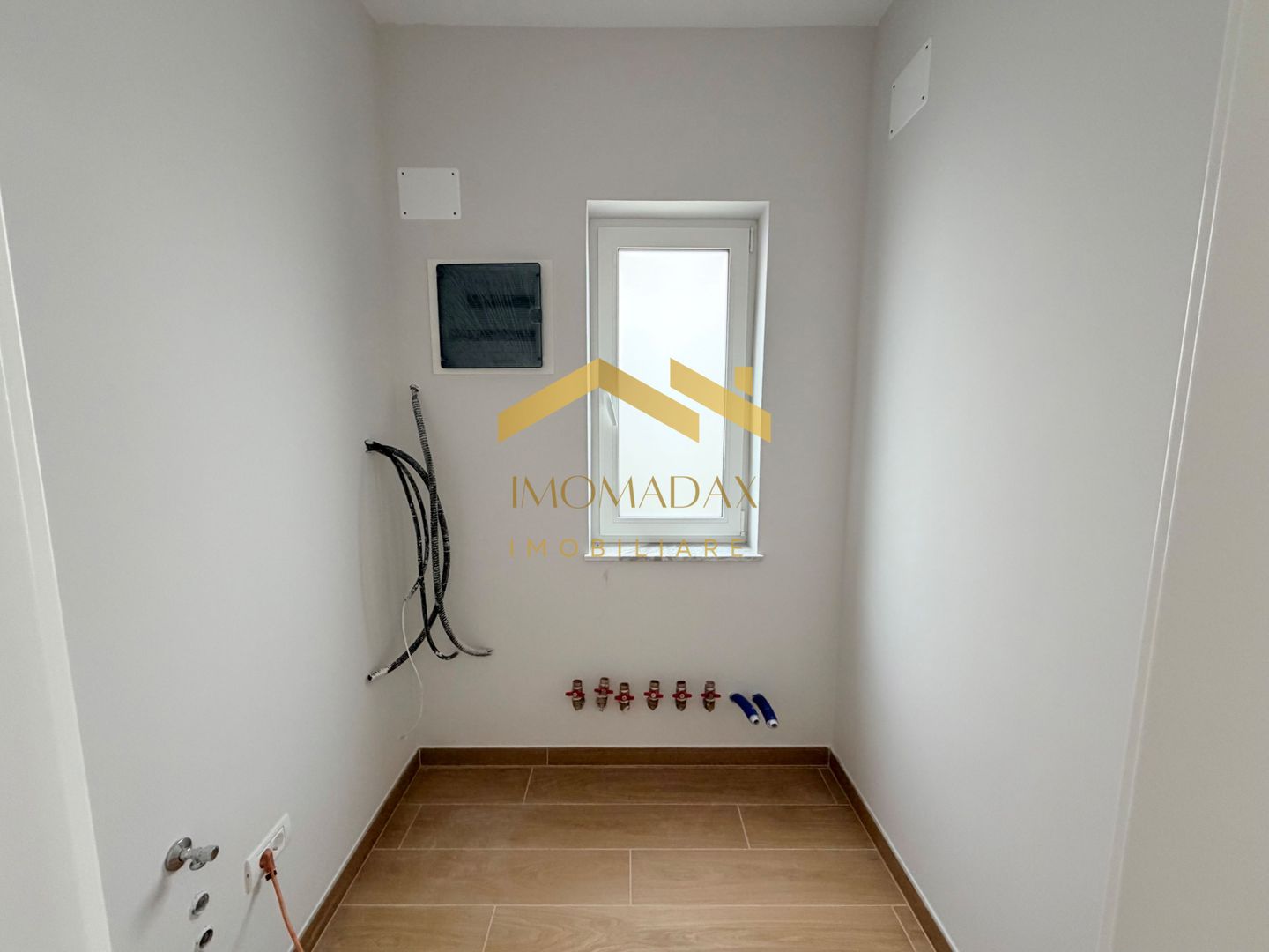 Bucovăț-Duplex 4 Camere-La Cheie - Poză 7