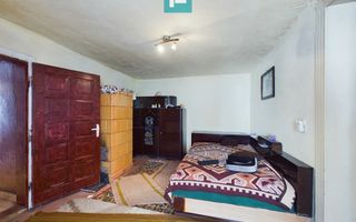 Casă cu teren generos de 2,880mp în Secusigiu - Poză 17