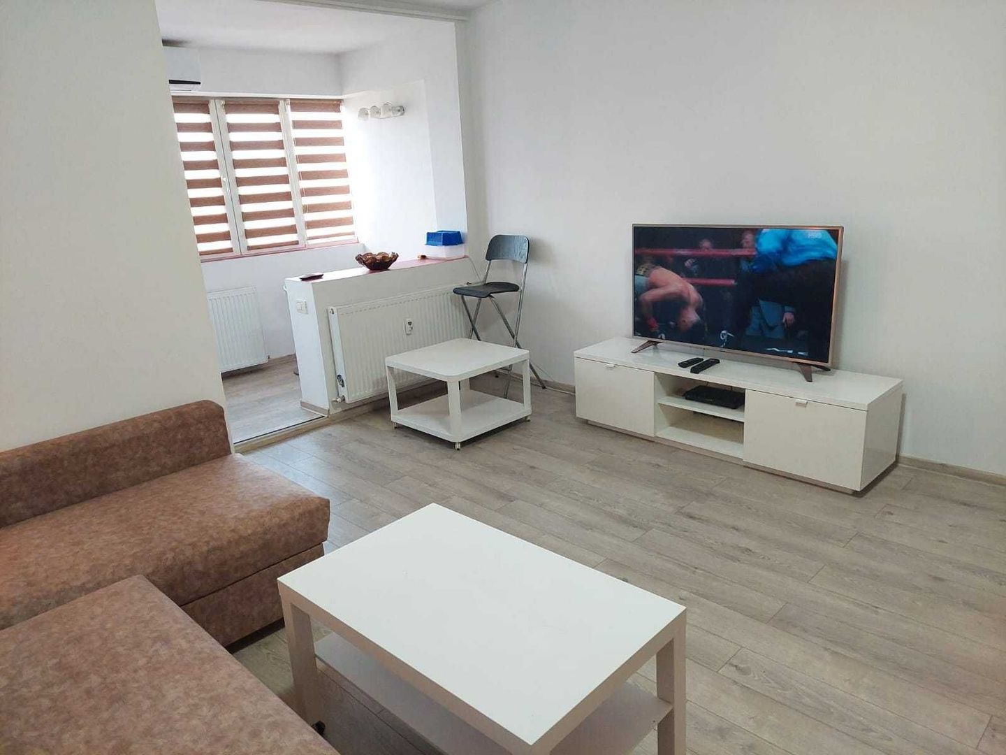 Vanzare Garsonieră 33 mp, etaj 10/10, mobilată, parcare și 2 lifturi - Poză 1
