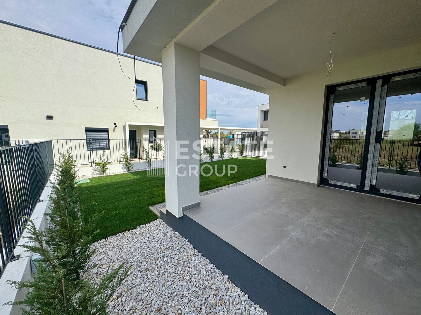Duplex modern cu 5 camere in Dumbravita - Poză 2