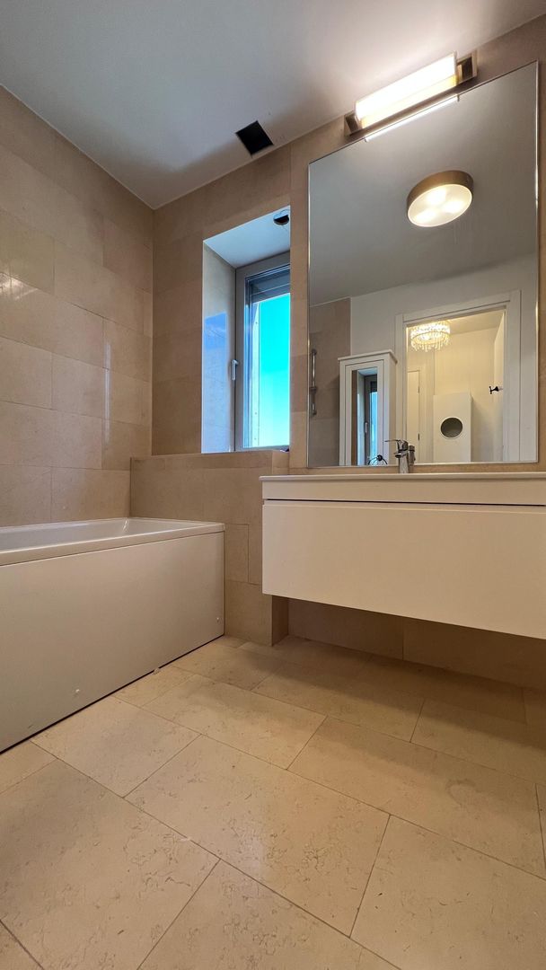 4 camere | loc de parcare cu priza electrica - Poză 12