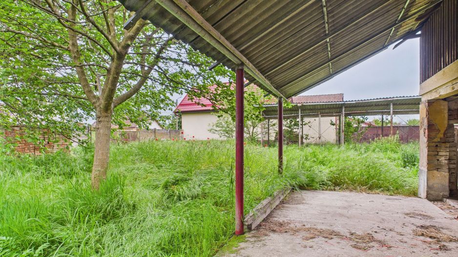 Casă de reabilitat pe teren generos- Comuna Variaș - Poză 23