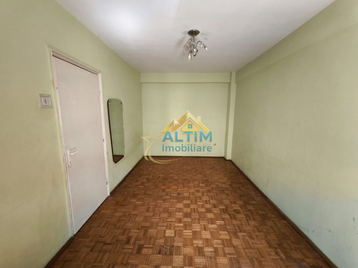 De vânzare - Apartament 2 camere, central, zona Patria - Poză 2
