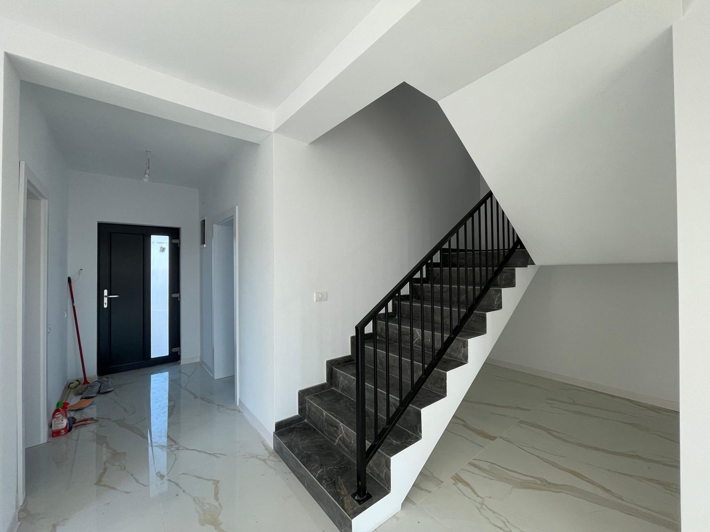 Duplex despartit prin camera tehnica - finisaje premium - Poză 4