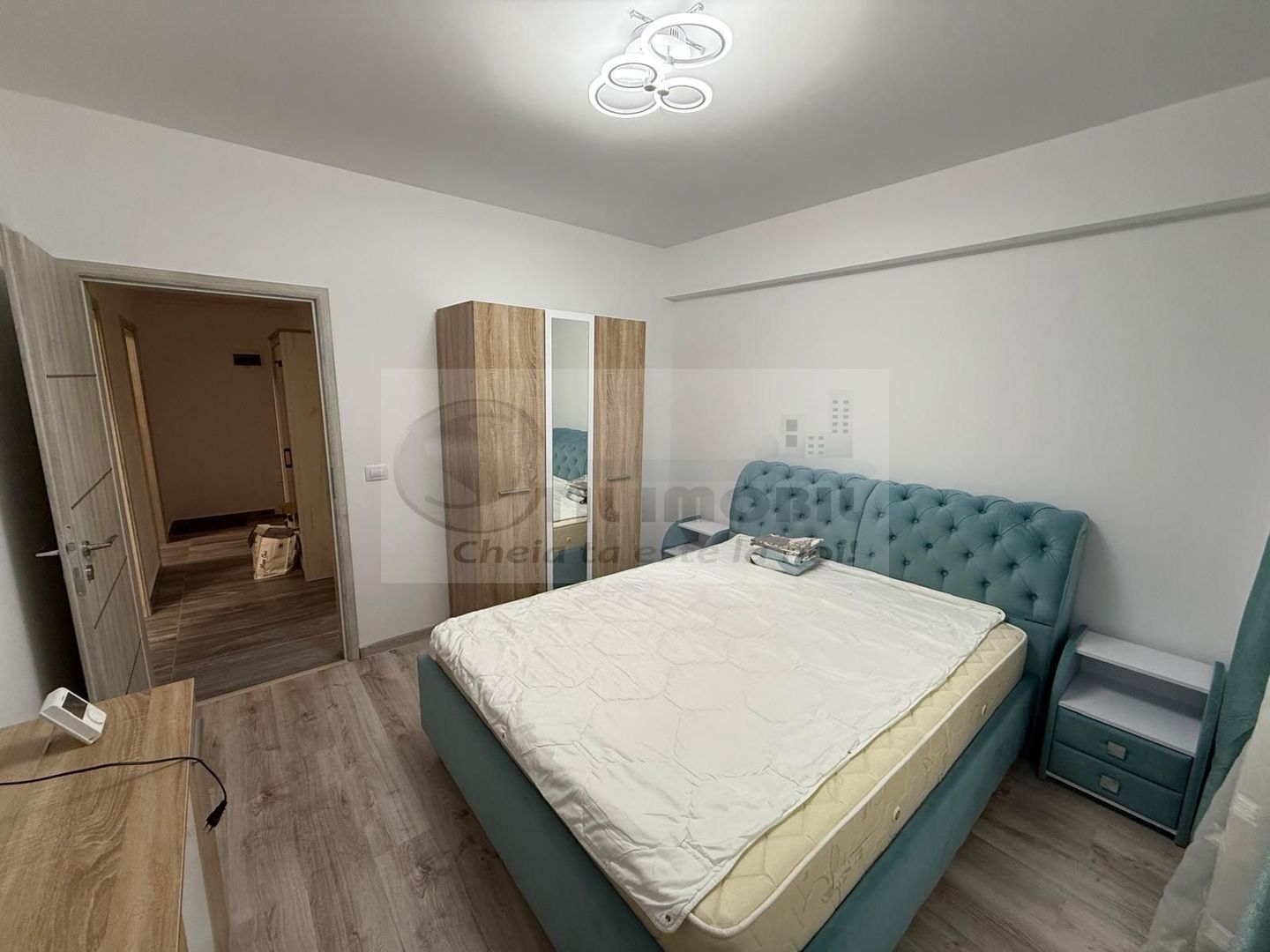 APARTAMENT 2 CAM DEC CAPAT CUG MOBILAT SI UTILAT LIBER - Poză 3