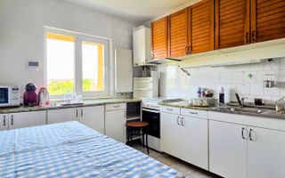 Apartament 3 camere, 2 bai, balcon, zona UMF - Poză 10