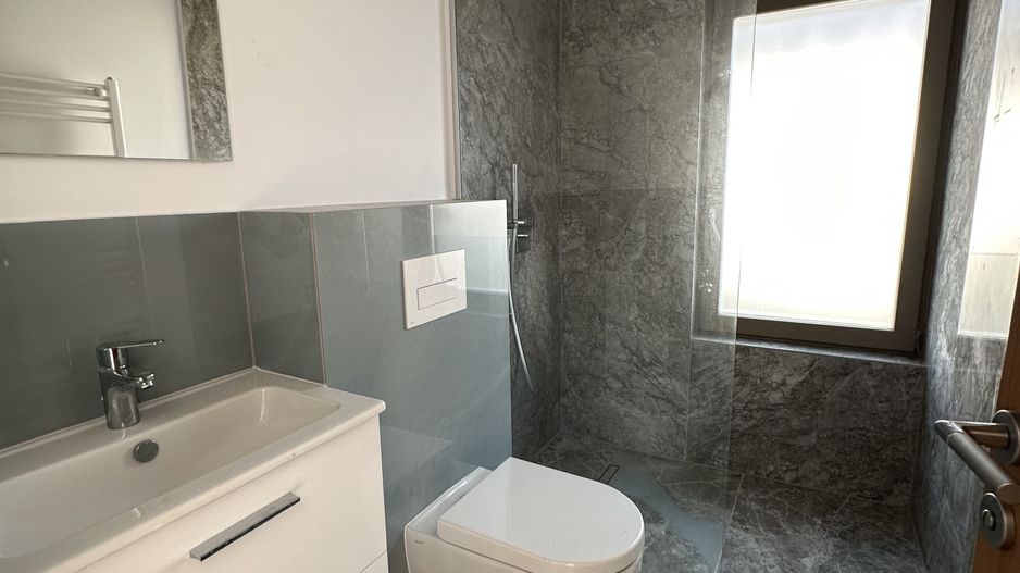 Casa cu 5 camere - Dumbarvita - Poză 20