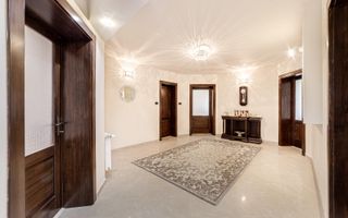 Vilă cu 7 camere de vânzare în zona Central - Poză 10