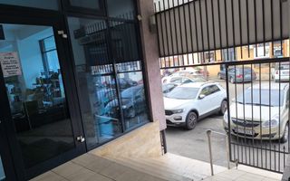 CENTRU ATELIERELOR - Spatiu comercial cu suprafata vitrata mare ! - Poză 4