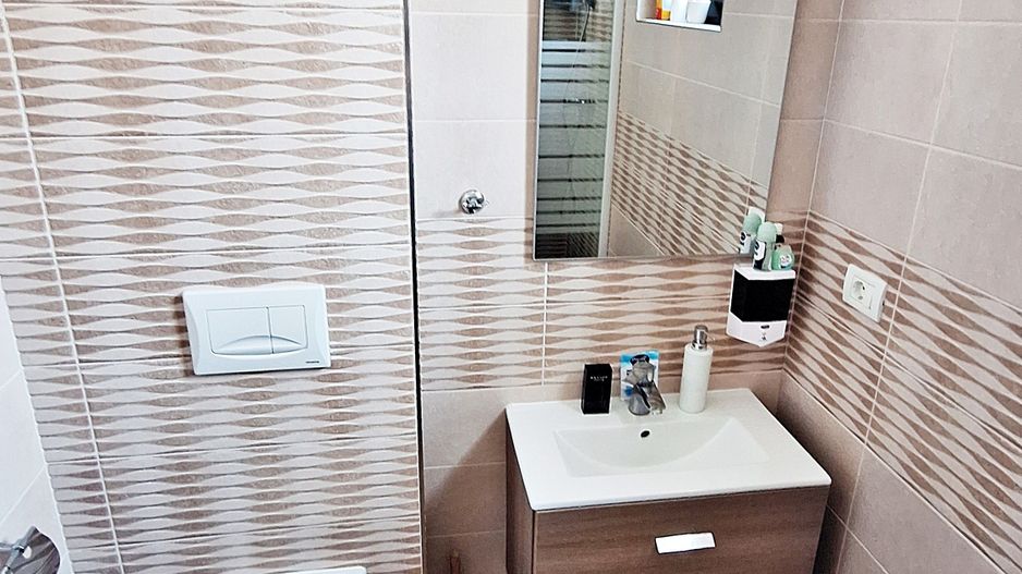 Ghimbav, intrare dinspre Brasov, apartament 3 camere mobilat, 125500 euro - Poză 14