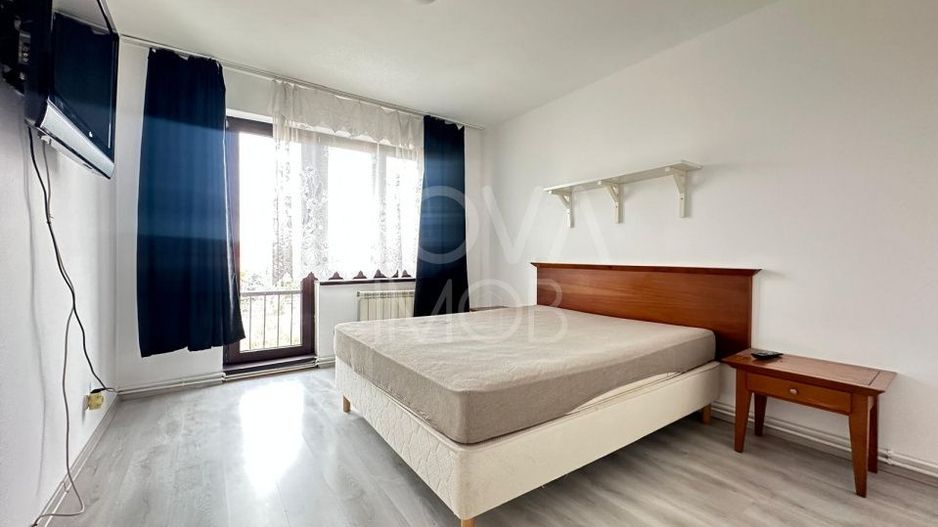 Apartament 3 camere, decomandat - Central - Poză 3