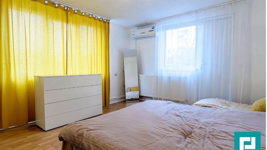 Proprietate cu 5 camere Aurel Vlaicu - Poză 8