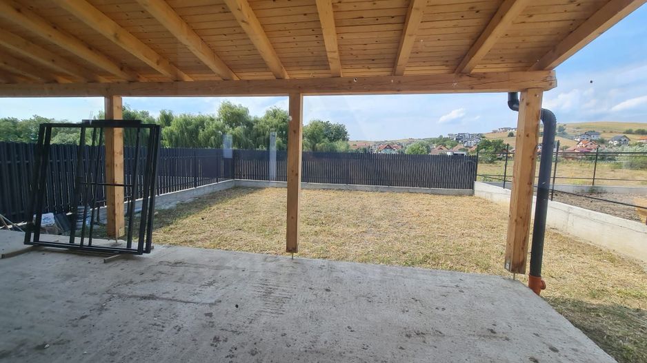 Casa 4 camere 2 bai terasa acoperita si teren 334 mp in Sura Mare - Poză 4