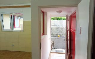 Spațiu de închiriat – 35 m², cu acces auto și supraveghere video - Poză 3