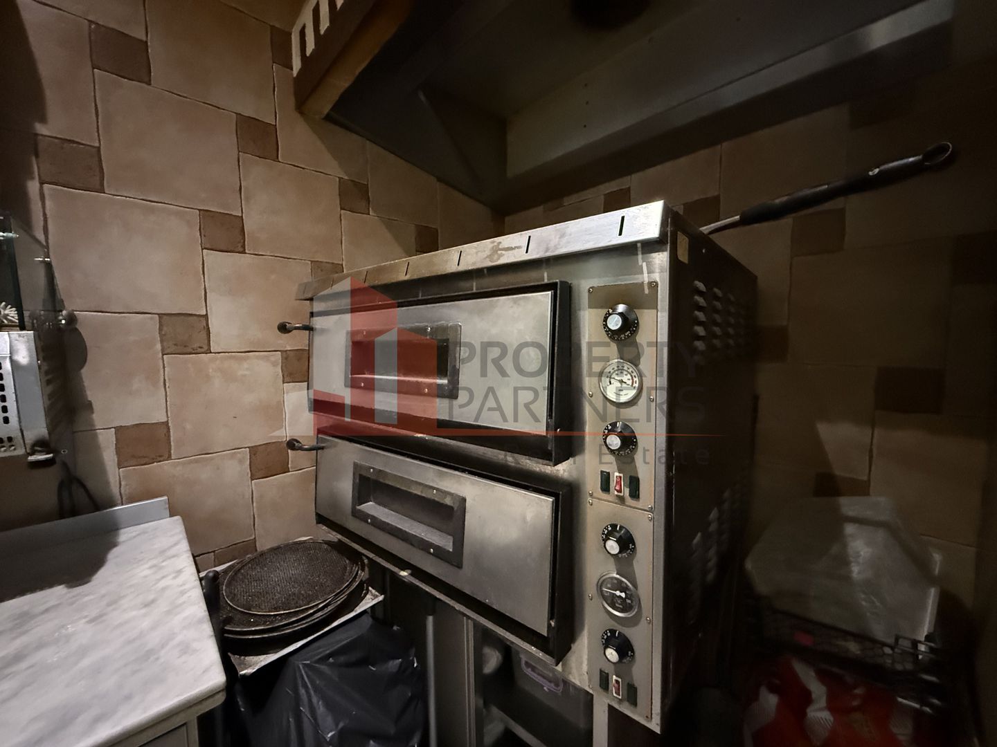 Restaurant complet mobilat si utilat, la cheie - Poză 9