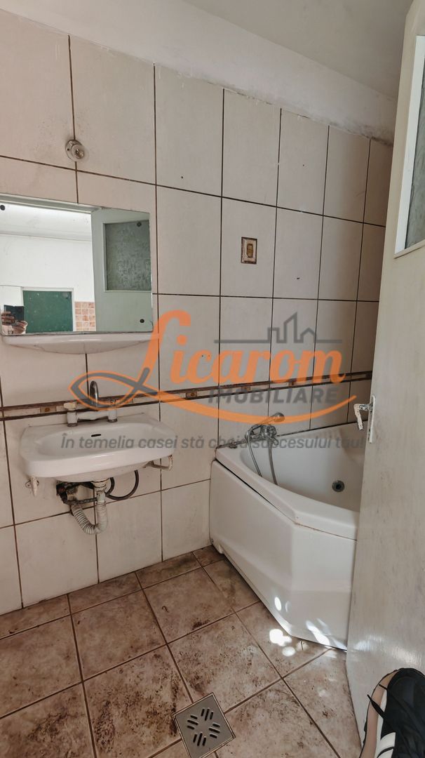 Casa singur in curte zona ZONA ISTORICA langa Seminarul Teologic - Poză 6