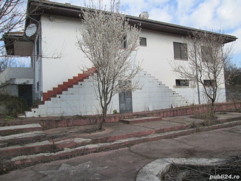 Vand Vila si teren cu deschidere la lac (5128mp) - Poză 1