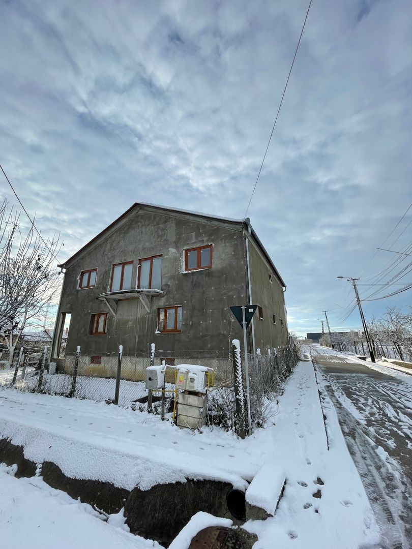 Casa De Vanzare // 320mp2 Utili // 2 intrari separate - Poză 1