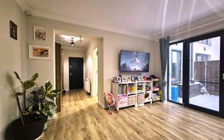 Zona Coresi, 2 camere ,59 mp,  cu grădină proprie și  loc de parcare. - Poză 1