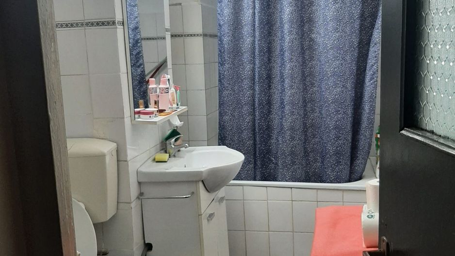 GARSONIERA NATIUNILE UNITE - BUCATARIE INCHISA, MOBILAT/ UTILAT MODERN - Poză 4
