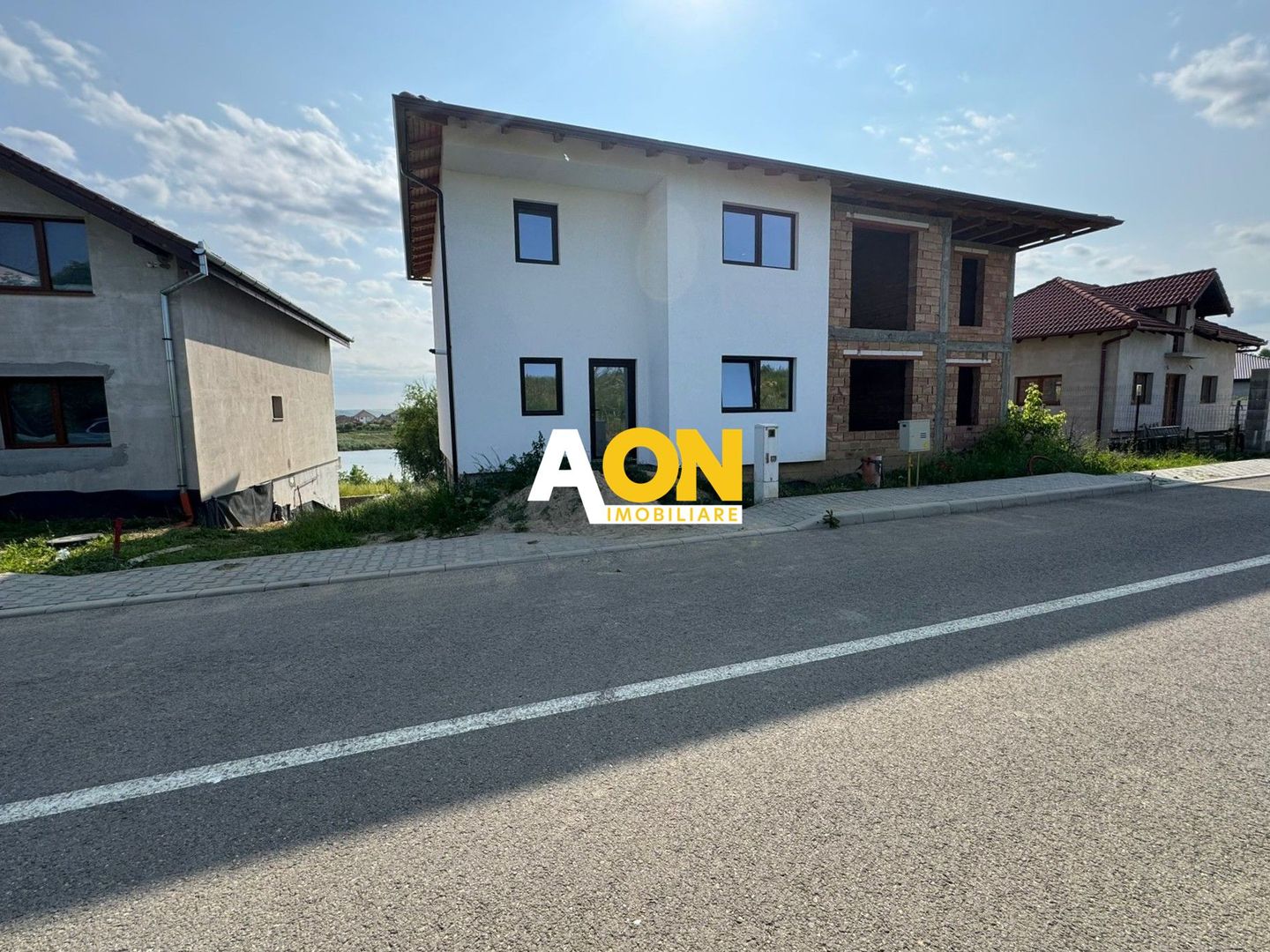 De vanzare apartament 3 camere, la vila, 130mp teren, Lac Chereteu - Poză 1